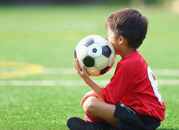 孩子4.5岁学习足球年龄会不会太早了？